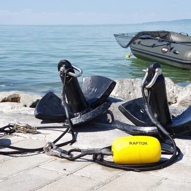 Raptor | Bevestig je rubberboot aan het anker met de D-shackle