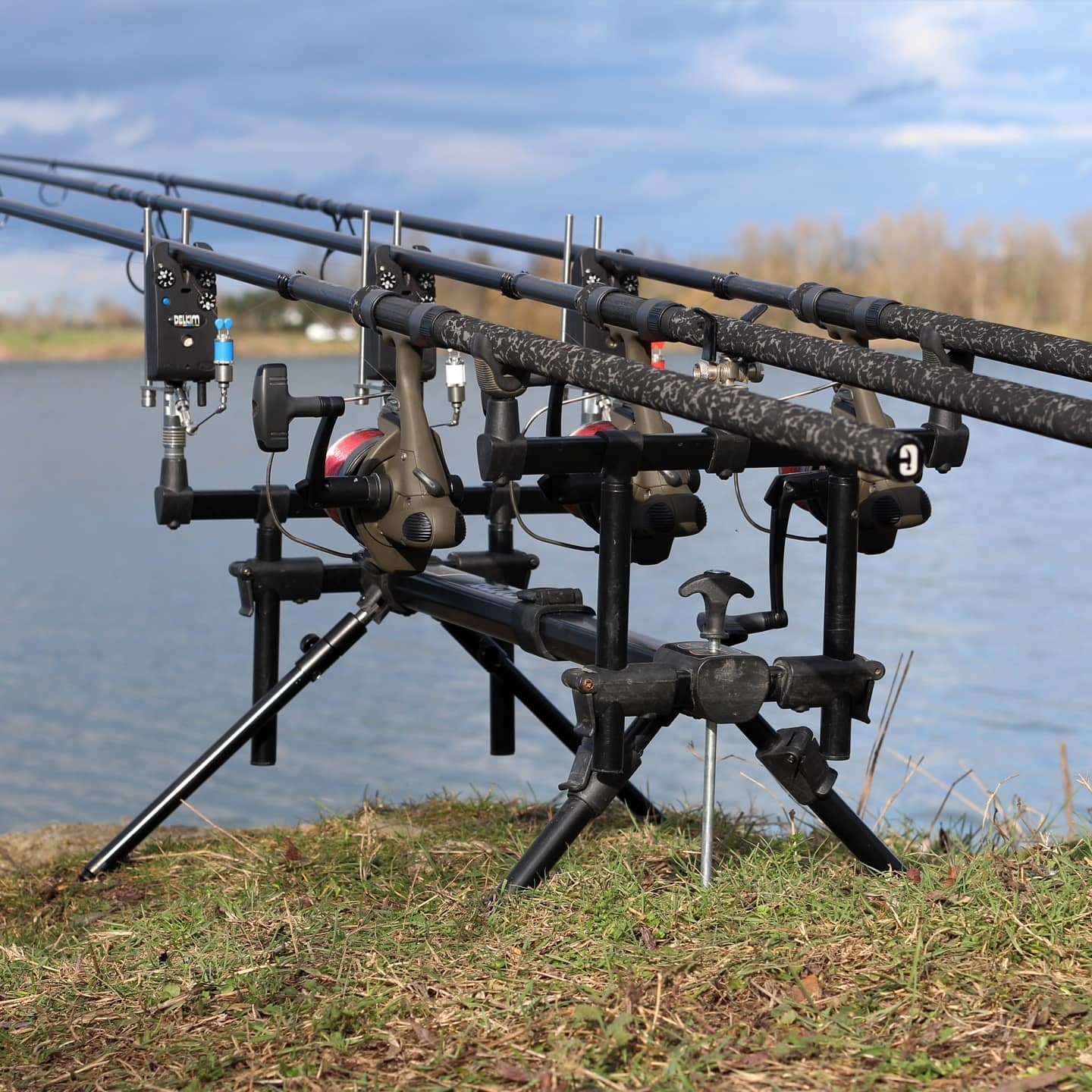 Forge Carp Fishing Tackle Equipment Midi Rod Pod X 3 Rods Carp Gear