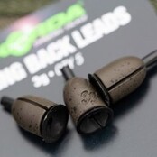 Korda volando hacia atrás lidera