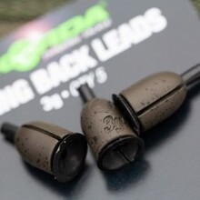 Korda volando hacia atrás lidera