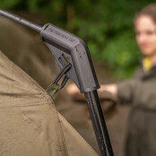 Avid Carp Revolve Screen House compacto