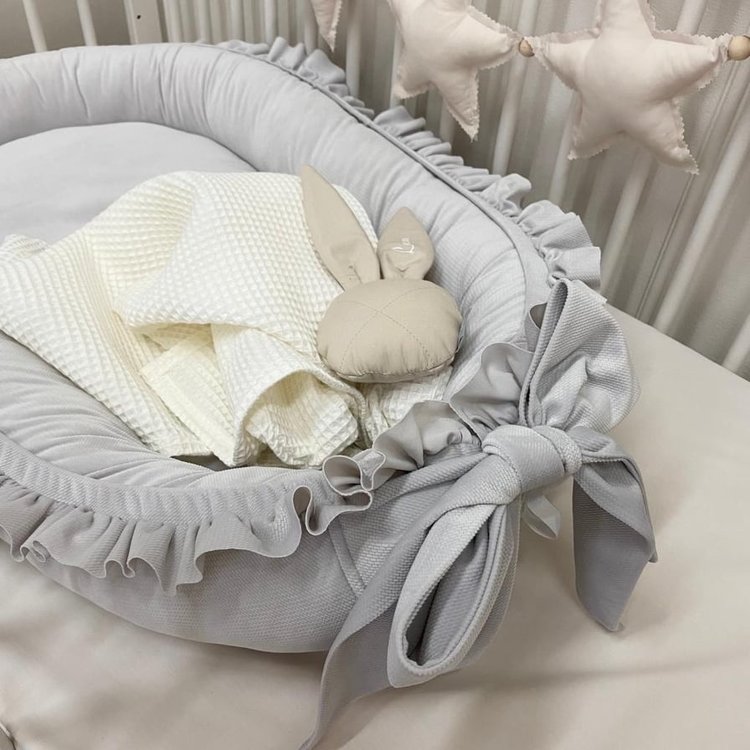 Glitz4kids Baby nestje - Velvet luxury licht grijs