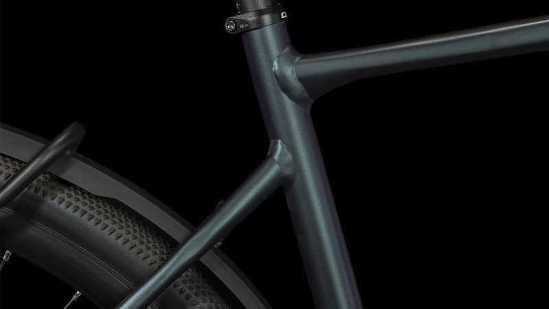 Cube Nuroad FE Gravel Bike with Mudguards and Carrier 2023