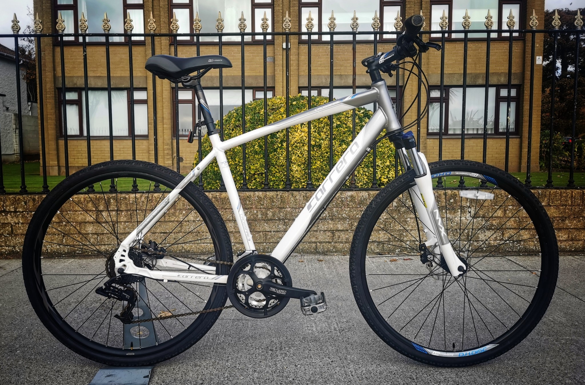 SecondHand Road Bike Carrera Crossfire 3 City Bike 21" XL, White