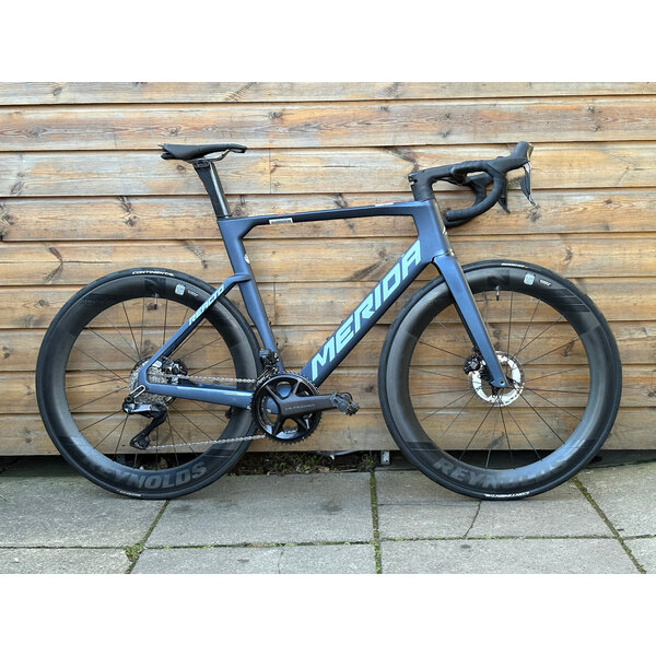 Merida Merida Reacto 4000 Carbon Aero Road Bike Grey/Silver Large 56cm *Custom Edition with Reynolds Wheels and Ultegra Di2*