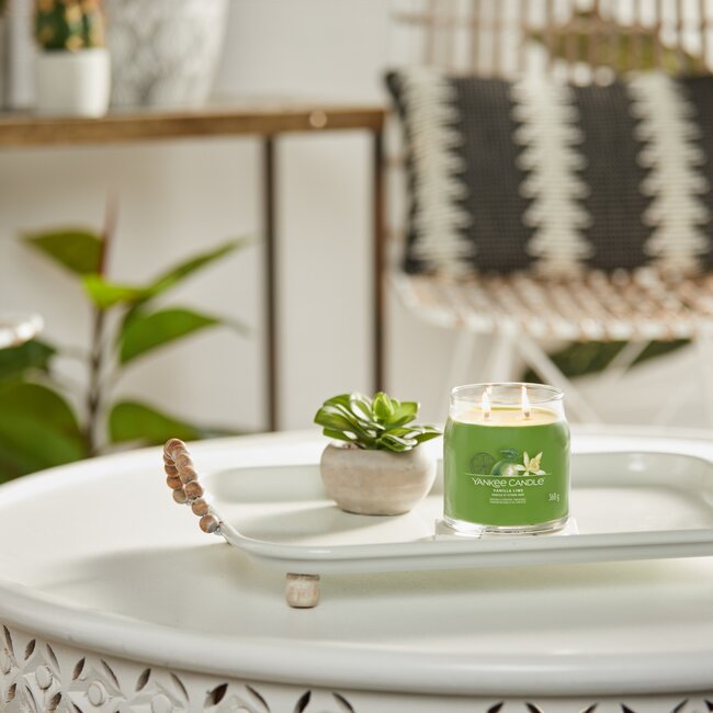 Yankee Candle Vanilla Lime - Signature Medium Jar