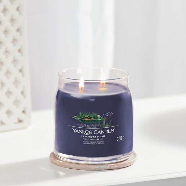 Yankee Candle Lakefront Lodge - Signature Medium Jar