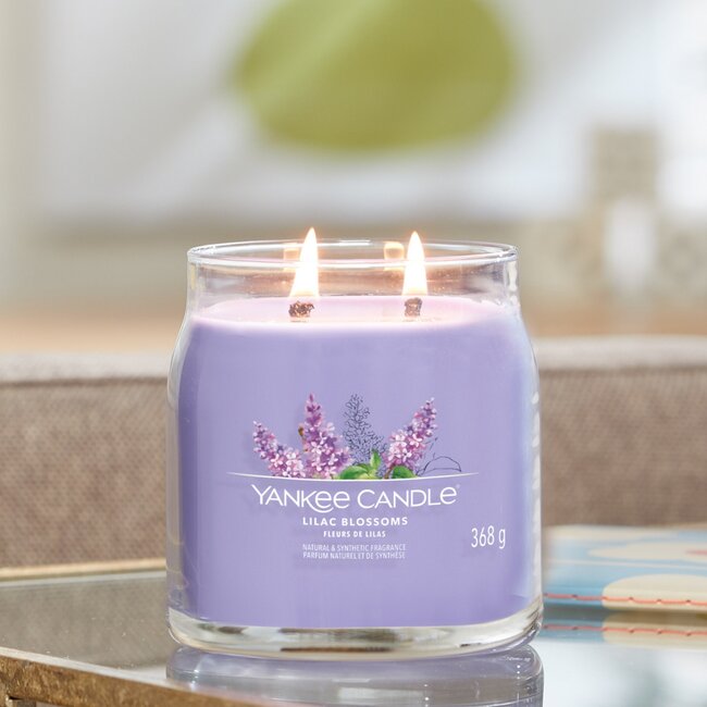 Yankee Candle Lilac Blossoms - Signature Medium Jar