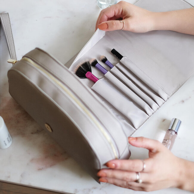 Stackers Taupe - Wrap Around Make-uptas