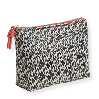 Estella Bartlett Make-uptas - Spots