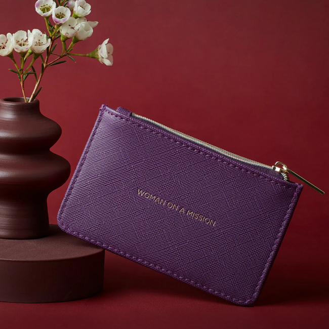 Estella Bartlett Kaarthouder - Woman On A Mission - Purple