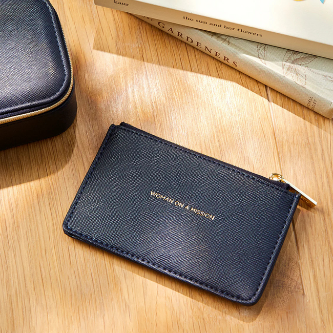 Estella Bartlett Kaarthouder - Woman On A Mission - Navy