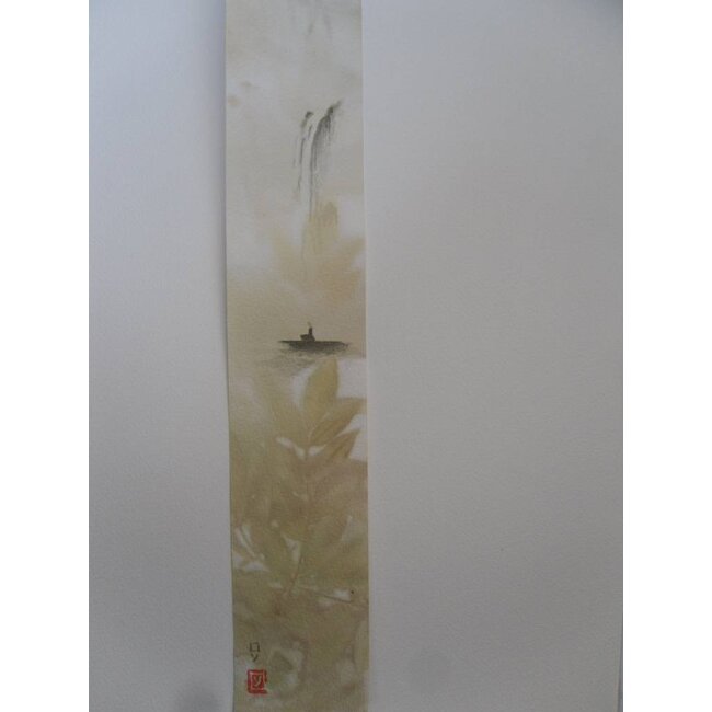 Monnik onder waterval Tanzaku 36x6 cm