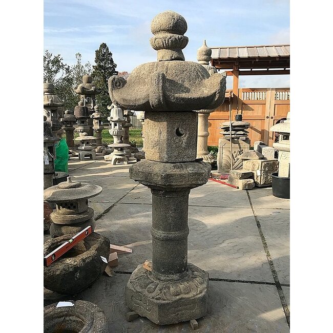 Lanterne japonaise en pierre Kodai Kasuga Gata 195 cm
