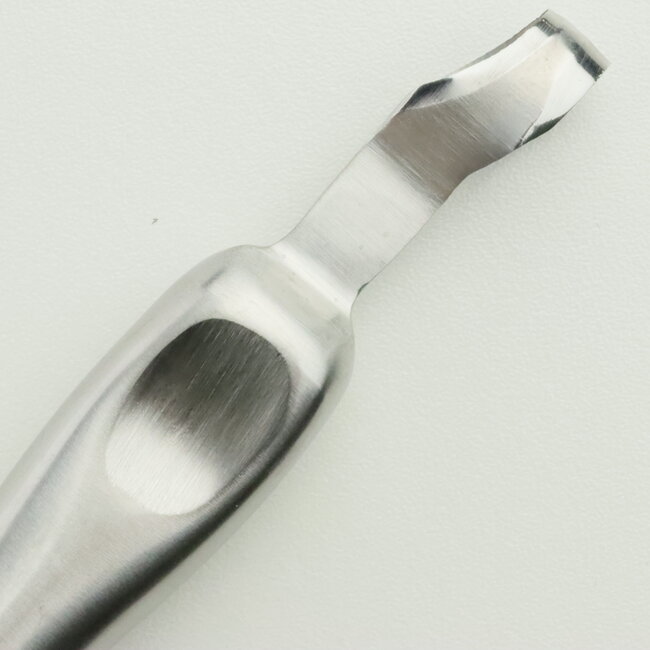 Geißel Nr. 3 - Schnitzwerkzeug für Jin und Shari; Hohlkehle zum Schnitzen von totem Holz; 11 mm breit.