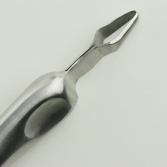 Gouge non. 1 - outil de sculpture pour jin et shari ; gouge à sculpter le bois mort; 9 mm de large.