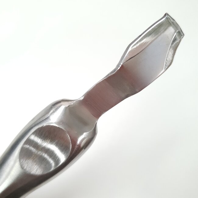 Gouge non. 5 - outil de sculpture pour jin et shari ; gouge à sculpter le bois mort; 8 mm de large.