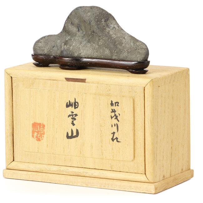 92 mm suiseki in box, measurements including dai 92 x 45 x 35 mm - origin Japan