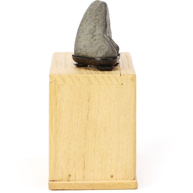 92 mm suiseki in box, measurements including dai 92 x 45 x 35 mm - origin Japan