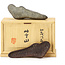 suiseki de 92 mm en caja, medidas incluyendo dai 92 x 45 x 35 mm - origen Japón