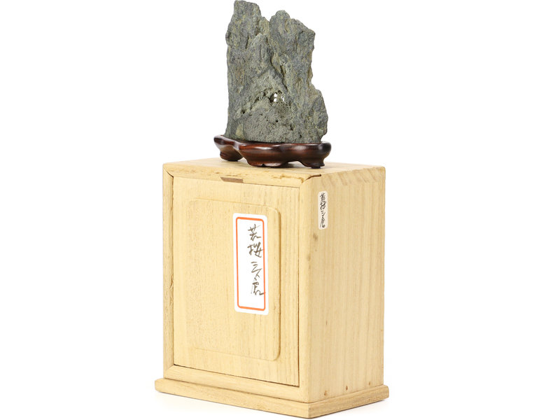 90 mm suiseki in box, measurements including dai 90 x 75 x 30 mm - origin Japan