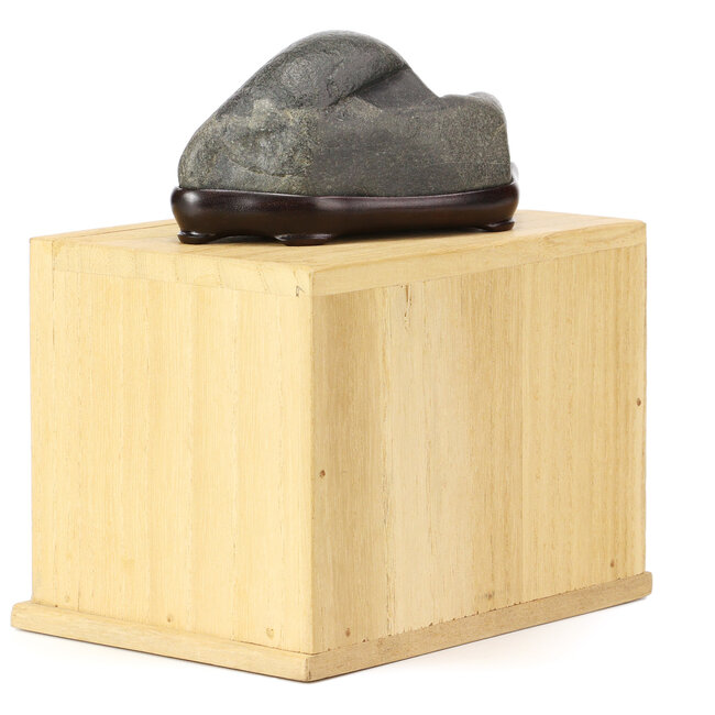 60 mm suiseki in box, measurements including dai 60 x 110 x 75 mm - origin Japan