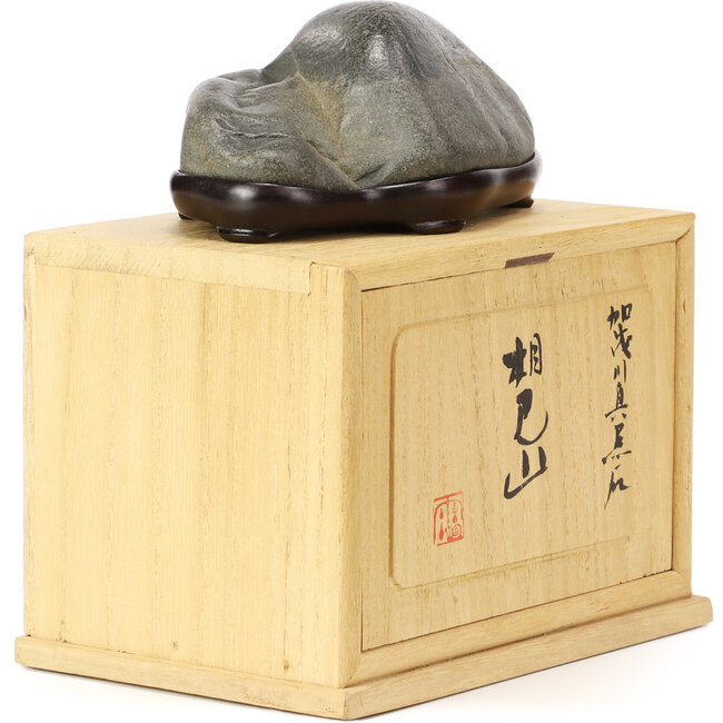 60 mm suiseki in box, measurements including dai 60 x 110 x 75 mm - origin Japan