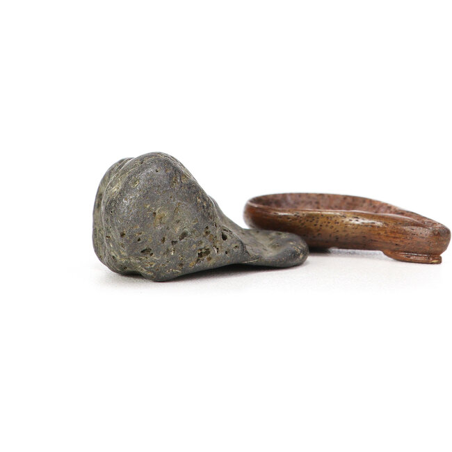 30 mm suiseki with dai 30 x 40 x 18 mm - origin Japan