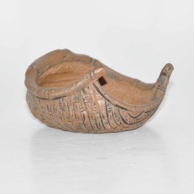 Unglazed Bigei pot in the shape of a basket