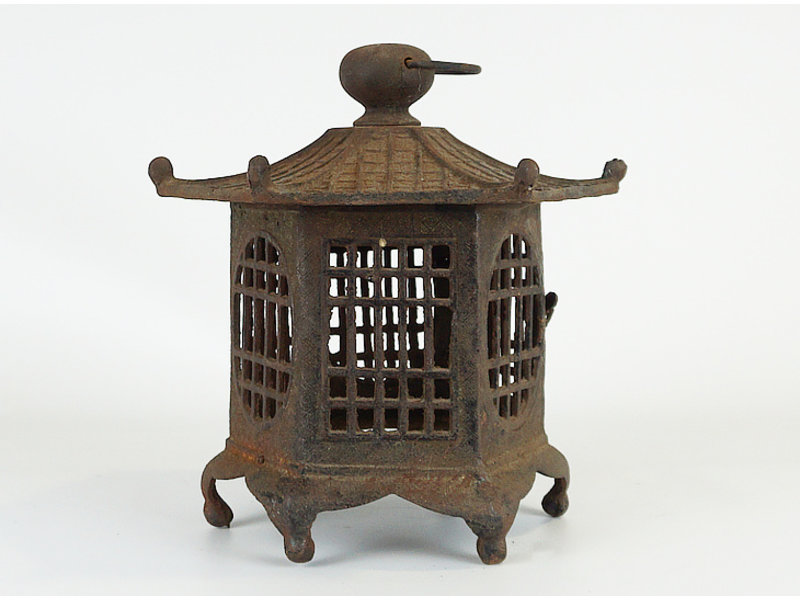 Anraku Tsutakazura Tsuridōrō, Japanse antieke metalen lantaarn