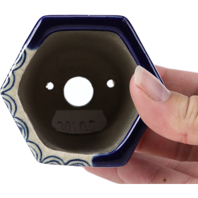 Hexagonal blue bonsai pot by Terahata Satomi Mazan - 73 x 65 x 65 mm