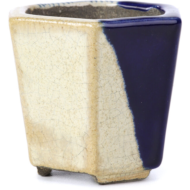 Hexagonal beige bonsai pot by Terahata Satomi Mazan - 73 x 65 x 65 mm