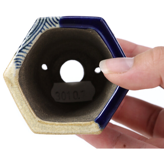 Zeshoekige beige bonsaipot van Terahata Satomi Mazan - 73 x 65 x 65 mm