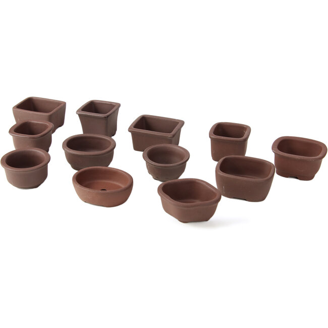 Set van 12 kleine ongeglazuurde bonsaipotjes tussen de 40 en 55 mm van Seto Yaki, Japan.