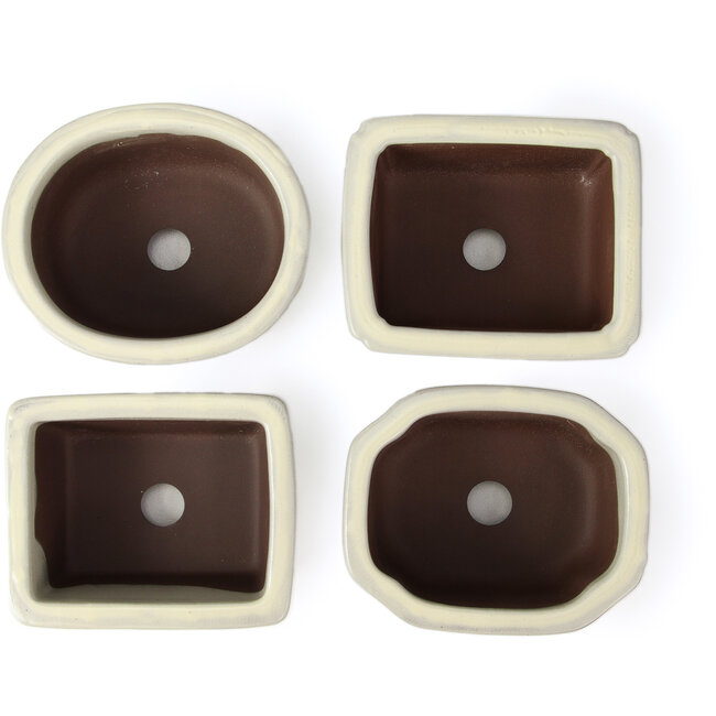 Set aus 4 weißen Bonsaischalen zwischen 100 und 106 mm von Seto Yaki, Japan, die eine Landschaftsszene darstellen.