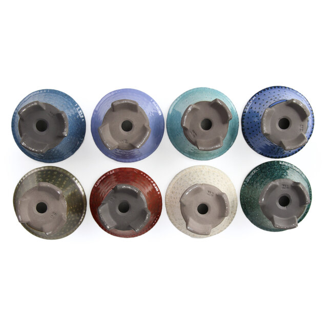 Set aus 8 runden Bonsaischalen zwischen 95 und 95 mm von Seto Yaki, Japan.