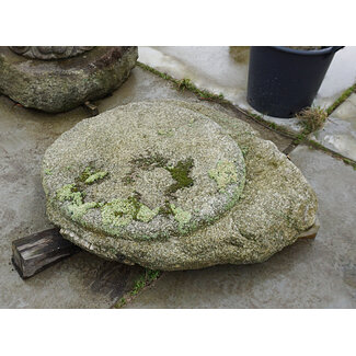 Hirukawa Garan, primera piedra japonesa