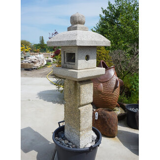 Oribe Gata Ishidōrō, Japanse stenen lantaarn
