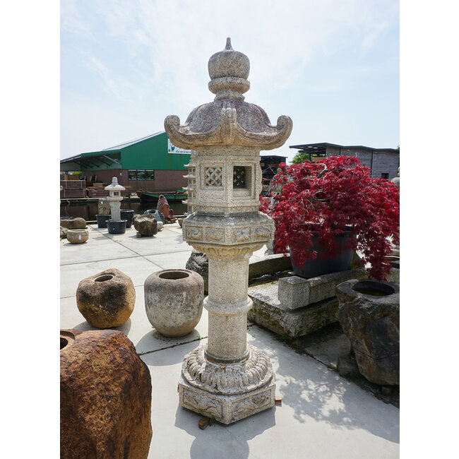 Kasuga Gata Ishidōrō, Japanese Stone Lantern