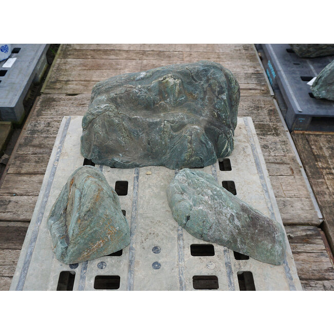 Shikoku Stone Sanzonseki Set, Japanse sierrotsen