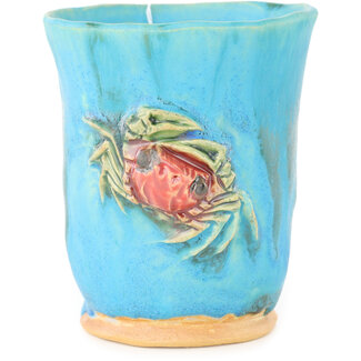 Masashi Furumoto Mug à thé rond de 130 mm de diamètre, créé par Masashi Furumoto (Japon), orné d'un crabe symbolique.