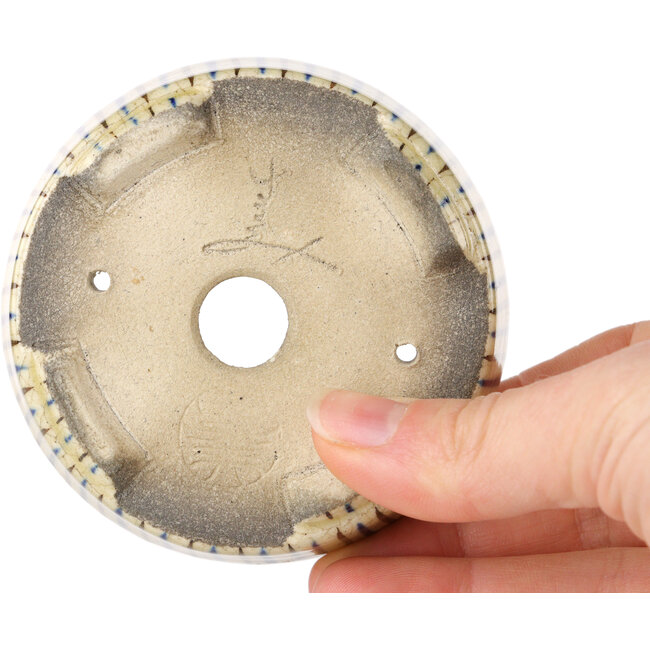 Pot à bonsaï rond beige craquelé, bleu et marron, multicolore par Terahata Satomi Mazan - 80 x 80 x 30 mm