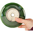 Ronde groene craquelé met een blauw accent bonsaipot van Terahata Satomi Mazan - 127 x 127 x 65 mm
