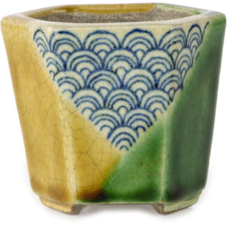  Satomi Mazan, Mazan Terahata 71 mm sechseckiger grüner und gelber Bonsaitopf von Terahata Satomi Mazan, Tokoname, Japan