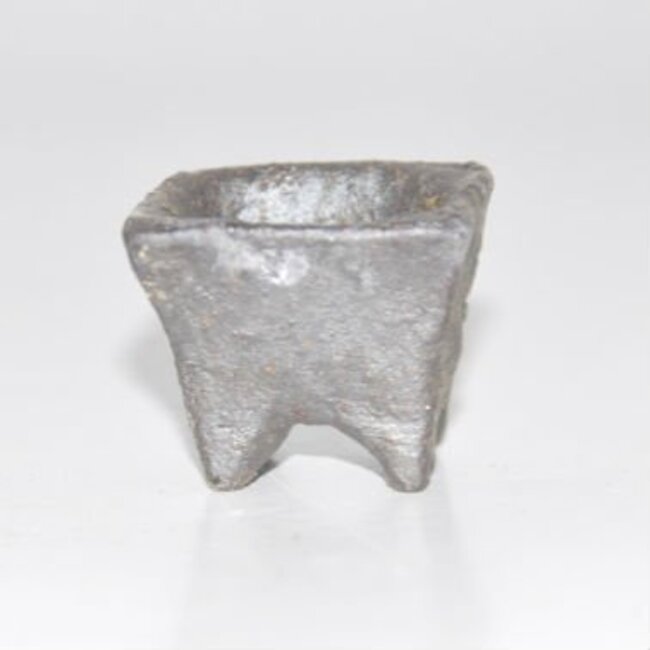 27 mm square pot – Hattori Tomoyuki, artisan style, dark finish, 21 mm high, 27 × 26 mm