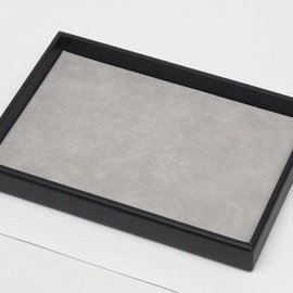 Stacking tray with one pad