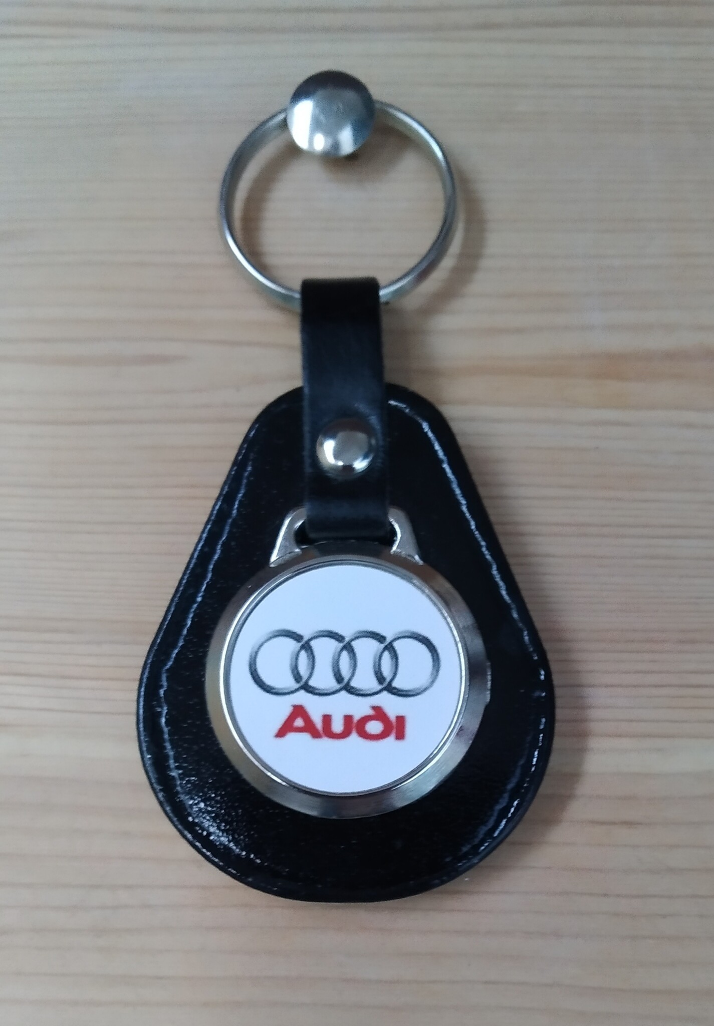 Eigen Merk AUDI Schlüsselanhänger mit Logo. Schwarzes Leder
