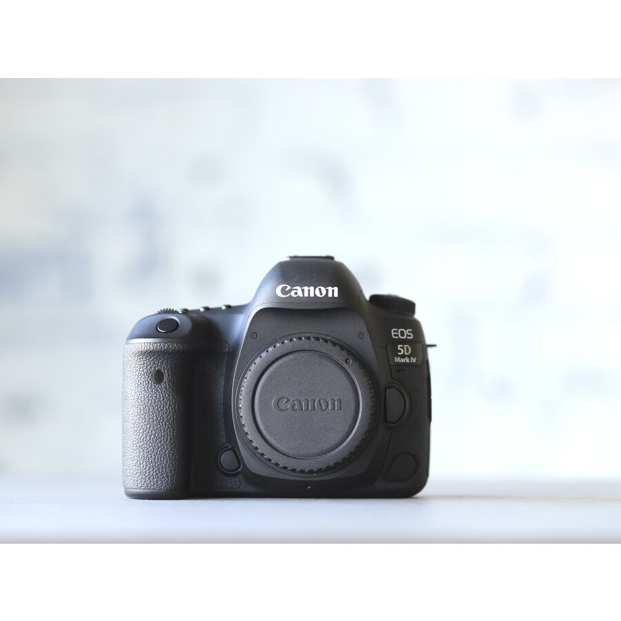 Canon EOS 5D Mark IV-1