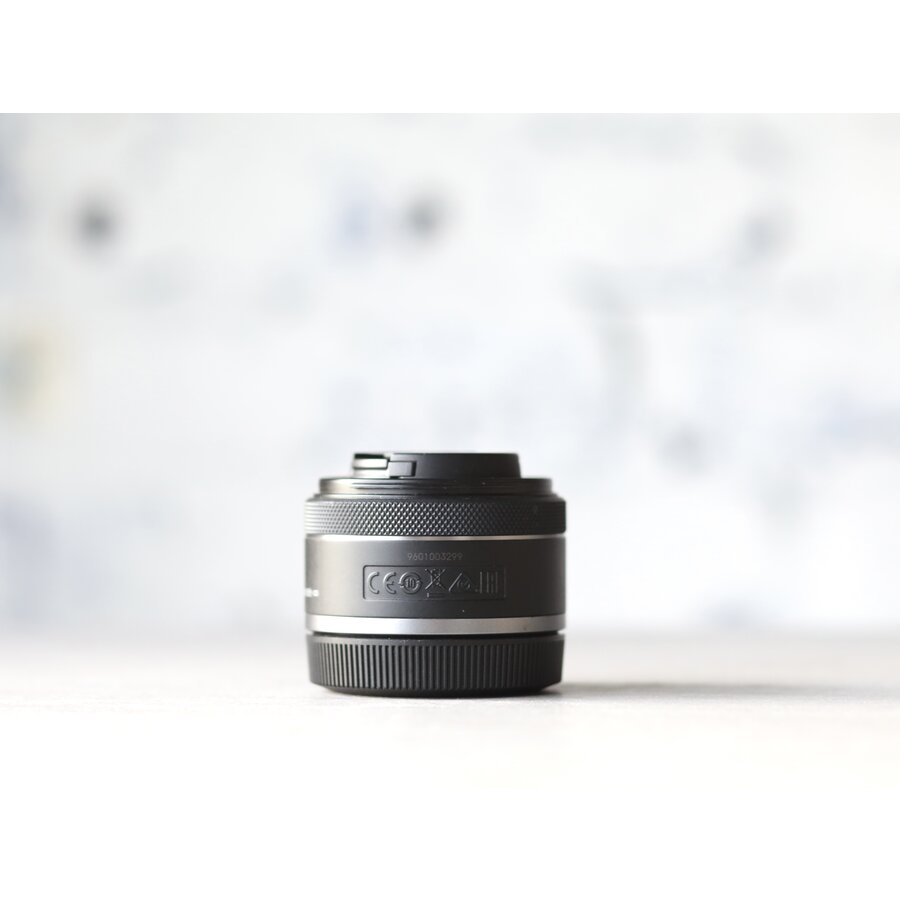 Canon RF 50mm f/1.8 STM-2