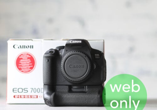 Canon EOS 700D + Canon grip 